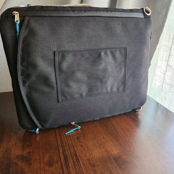 Tobiq Tiny Washable Duffel 30L Travel Bag Like New - Picture 6 of 12